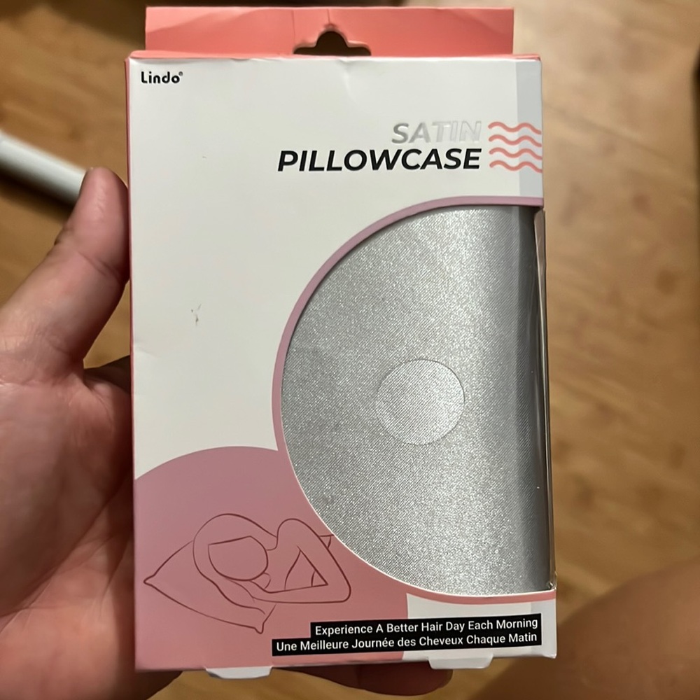 NWT satin pillowcase